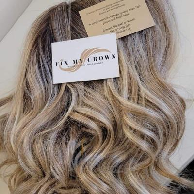 Long blonde highlighted wavy wig